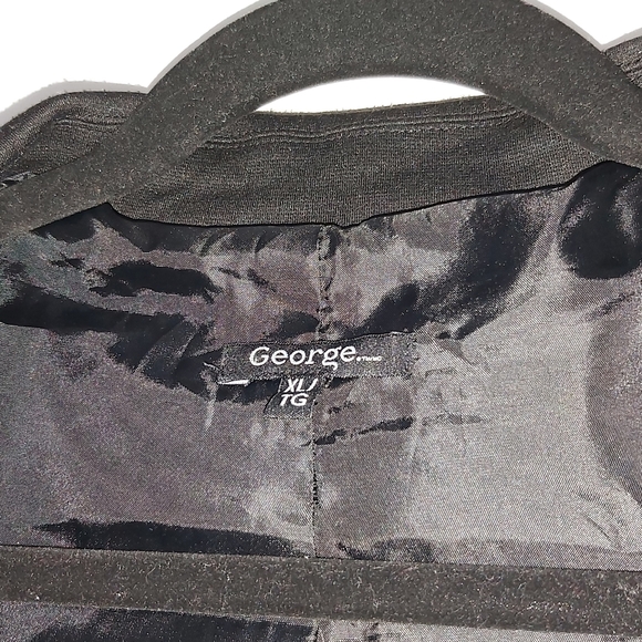 Black Blazer - Picture 3 of 3